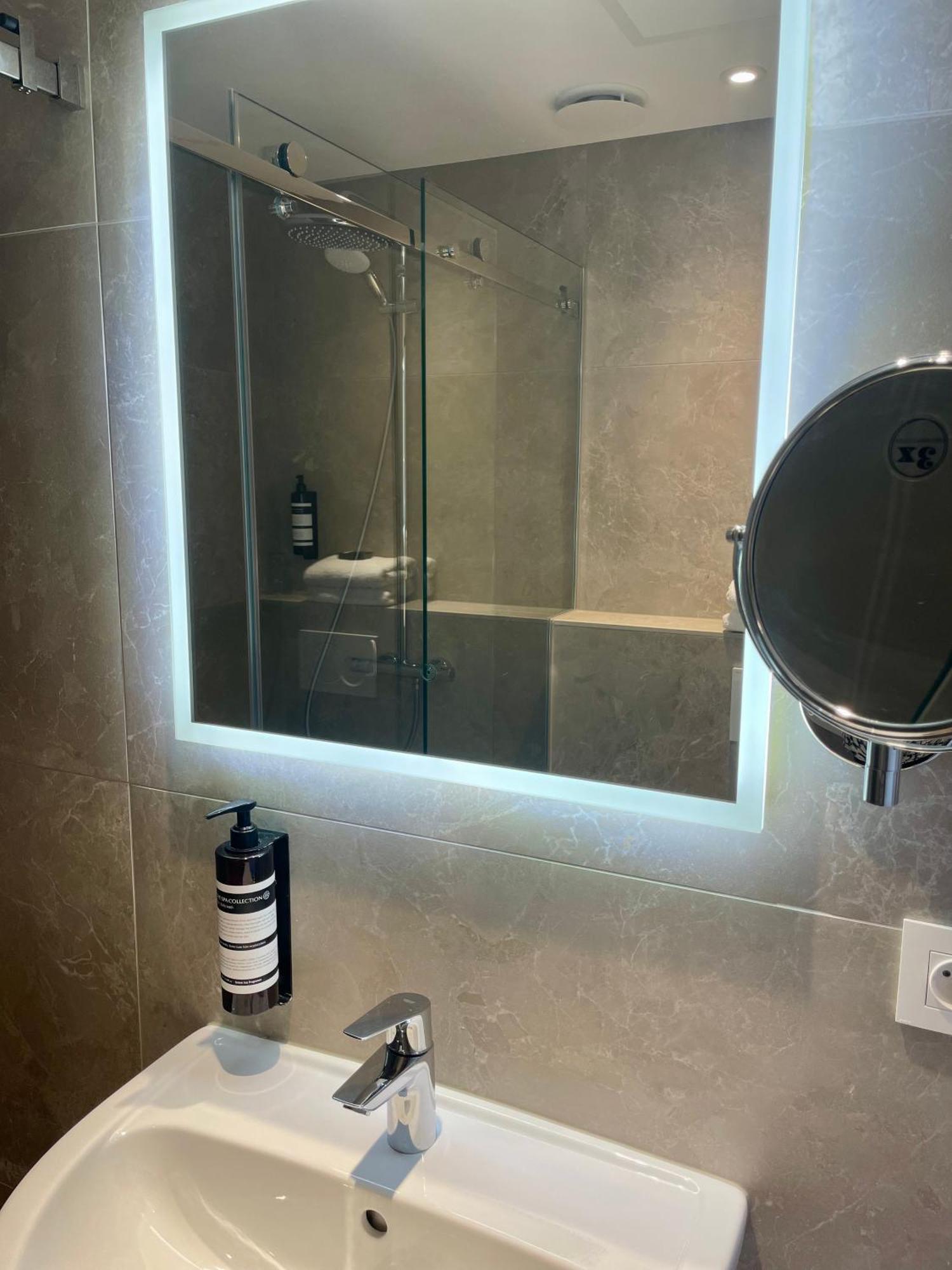 - - De Zevende Heerlijkheid Hotel 3*